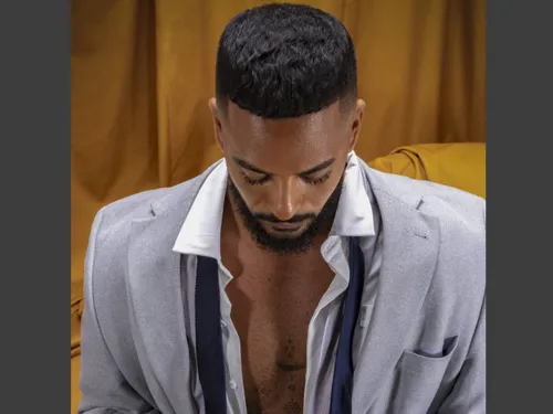 Slimane fait son grand retour avec “Mieux que moi” après une année  mouvementée