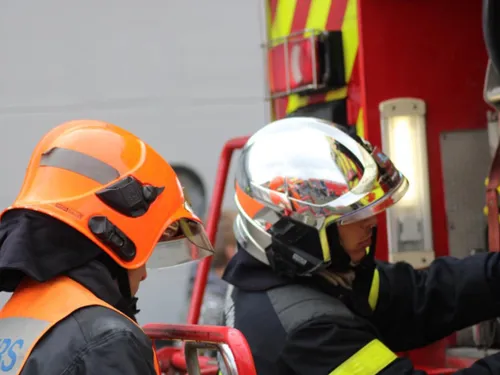Accident de la route à Saint-Étienne-au-Mont : une voiture percute...