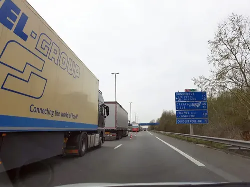 Marck : trois hommes blessés dans un accident sur l'A16