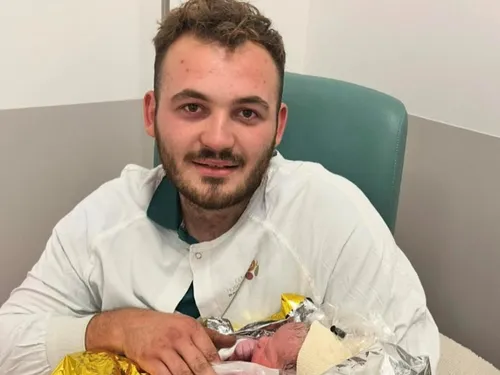Naissance au bord de l’A16 : la papa raconte comment Elise a vu le...