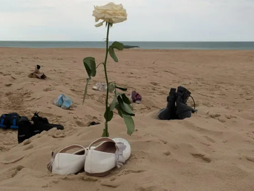 Calais : 517 paires de chaussures pour rendre hommage aux victimes...