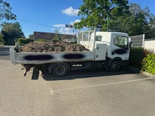 En Mayenne. Un camion en surcharge de 3 tonnes, son conducteur...