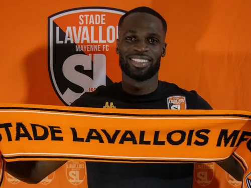 Stade lavallois. Le défenseur Moïse Adilèhou arrive à Laval