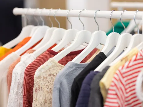 Loi anti fast-fashion. Le collectif angevin Tissons à neuf suit de...