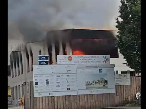 Châteauneuf-sur-Sarthe. La nouvelle mairie ravagée par les flammes
