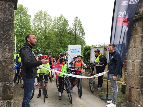  Fougerolles-du-Plessis. Top départ de l'opération "A vélo vers les...