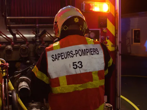 Laval : un incendie impressionnant à l'usine Cofidur