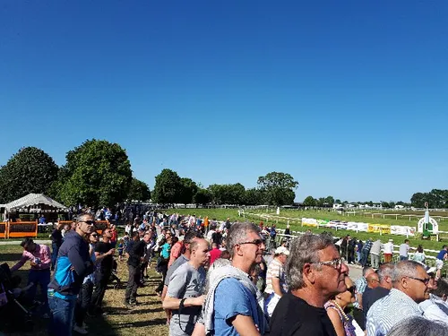 L’Hippodrome de Senonnes-Pouancé tombe les masques cet après-midi