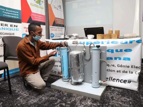 Madagascar :  Des étudiants  inventent une machine qui déssale...