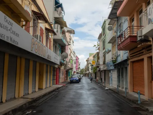 Martinique: Le gouvernement veut étendre l'état d'urgence jusqu'au...
