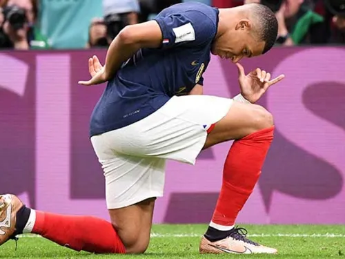 FOOT : LES BLEUS ETINCELANTS POUR LEUR MATCH D'OUVERTURE ! 