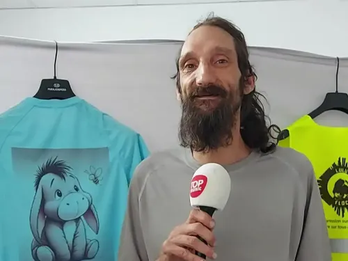 Après des années dans la rue, il lance son entreprise de flocage à...