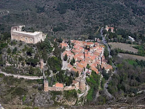 Près de Perpignan : une porte vers le Moyen Âge s’ouvre à Castelnou