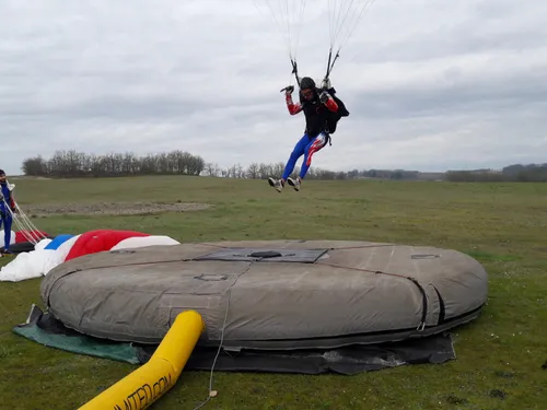 L'équipe de France de parachutisme s'entraîne à Bouloc-en-Quercy