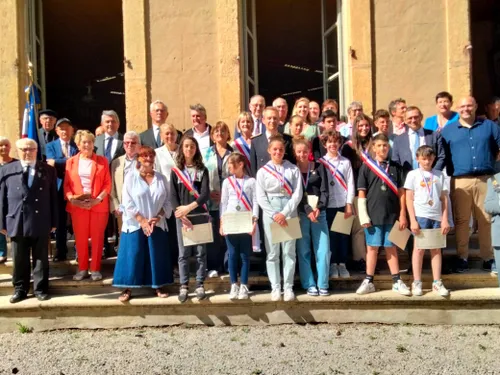 Le Premier conseil municipal des jeunes de Marvejols récompensé...