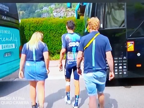 Romain Bardet abandonne sur commotion au Tour de France 
