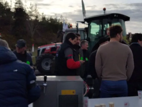 En Haute-Loire, 200 tracteurs ciblent les supermarchés du département