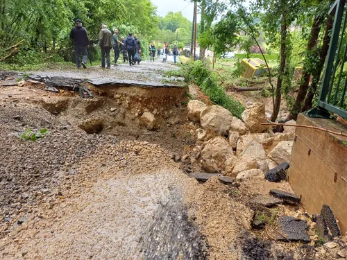 Pluies et inondations : les images impressionnantes dans le...