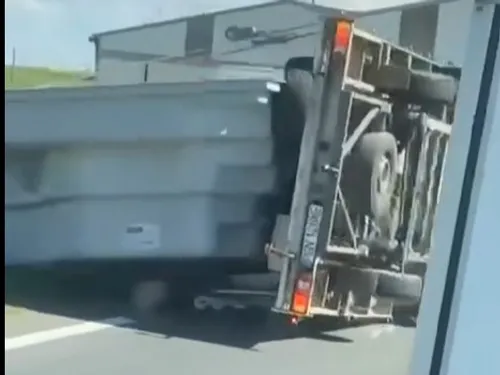Tarn : un camion couché sur la chaussée à cause du vent (vidéo)