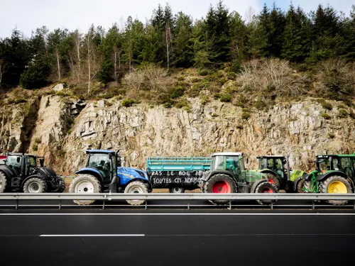 Les agriculteurs reprennent leurs actions dans le Cantal