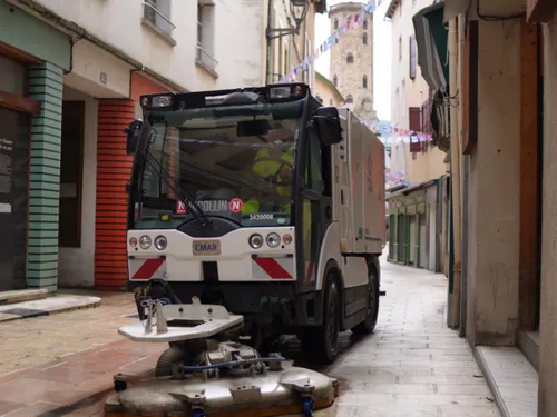 Millau : opération de nettoyage dans le centre-ville