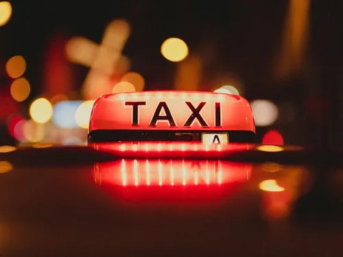 Les taxis à la tête d'opérations escargots dans toute la France