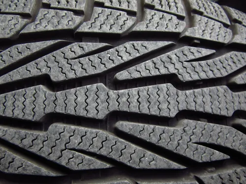 Face à une activité en baisse, certaines usines française Michelin...