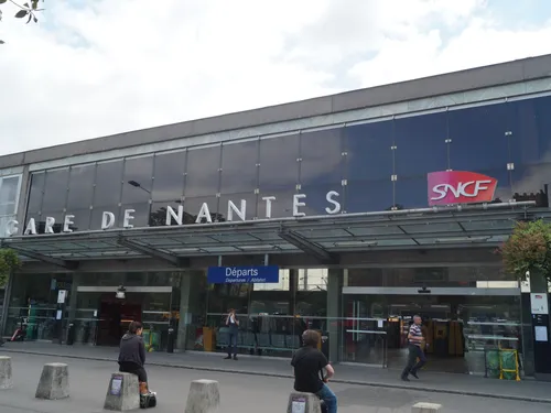 Orages : trafic paralysé gare de Nantes, inondations à Issé