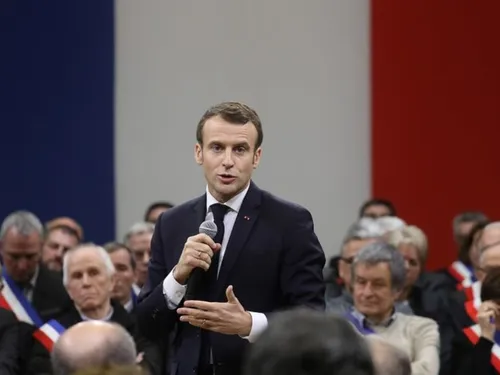 La France franchit le pas : Emmanuel Macron annonce la...