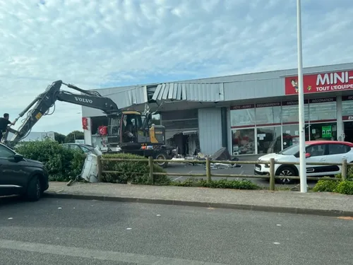 Guérande : une agence bancaire attaquée à l'aide une pelleteuse