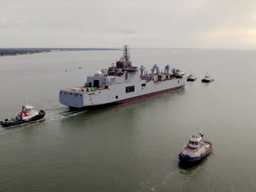 Saint-Nazaire : deux navires en essais en mer pendant les vacances...