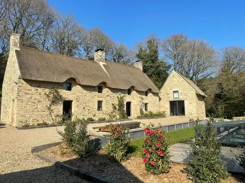Couvreur en toit de chaume
