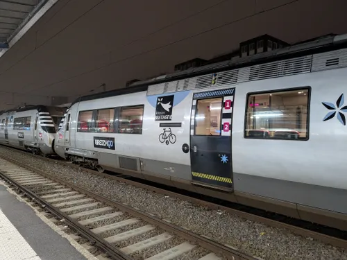 Moins de gratuité mais plus de trains cet été en Bretagne