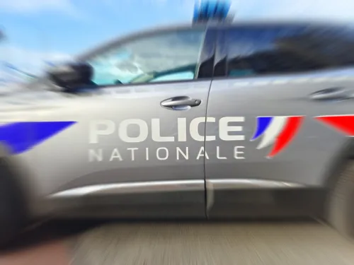 Casses à la voiture bélier dans l'Ouest : trois hommes mis en examen