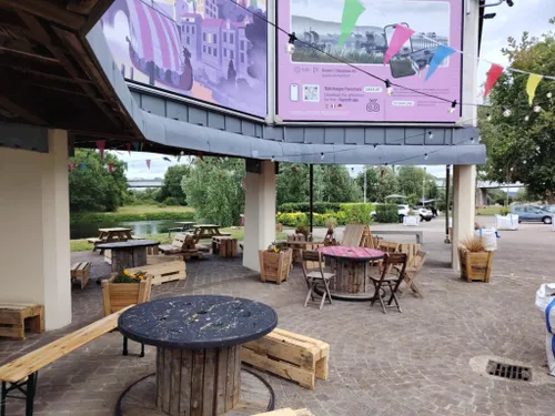 A Pont-de-l'Arche, une guinguette au bord de l'Eure