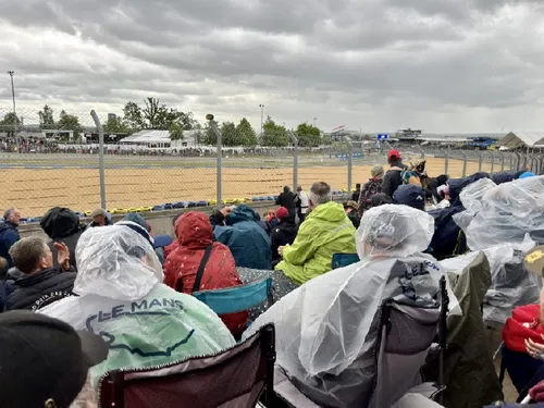 24 Heures : sous la pluie et dans le vent