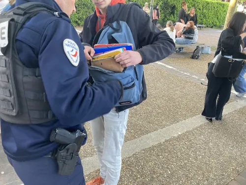 Les sacs fouillés à l'entrée des collèges et lycées du Loir-et-Cher