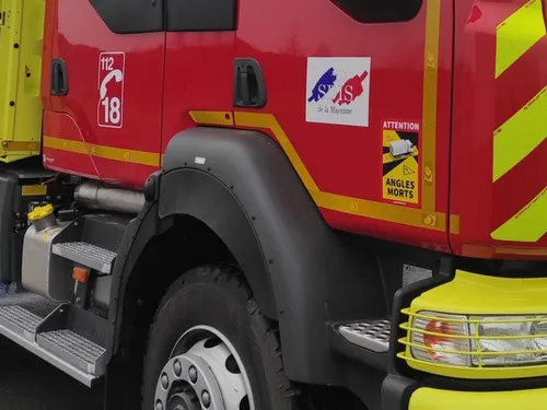 Fromentières : il sectionne un poteau avec sa voiture