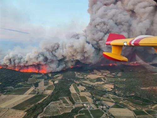 Un incendie de la taille de la ville de Paris : Le point sur la...