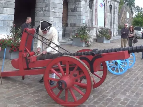 Maubeuge - Démonstration spectaculaire porte de Mons, avec une...