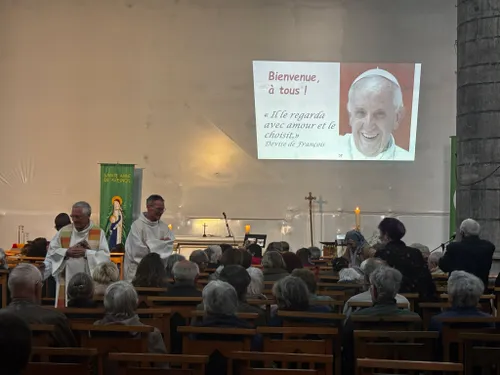 Avesnes-sur-Helpe - Le décès du Pape François vu par ses fidèles 
