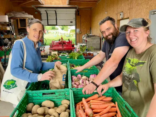 Un marché bio à l'Espace Test Agricole à Sains-du-Nord