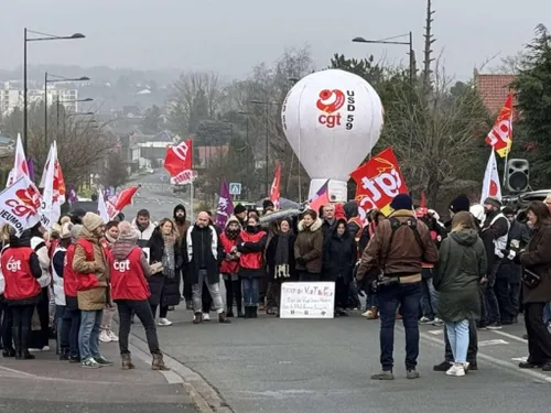 Jeumont : une manif contre les suppressions de postes