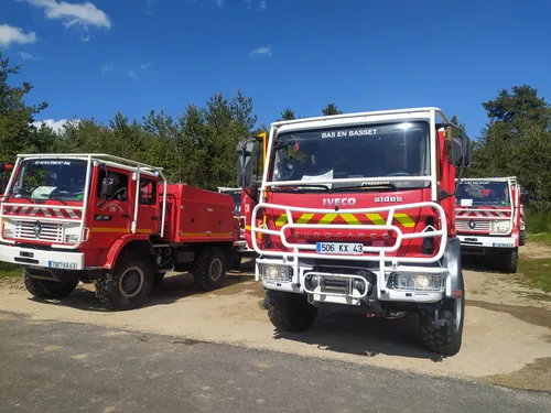 Belmont-de-la-Loire : un camion grue prend feu, l'incendie se propage