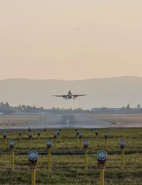 Un aéroport contraint d'atterrir en urgence à Lyon Saint-Exupéry 