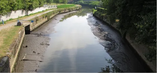 Quand l'écluse de Maubeuge vide le canal de la Sambre