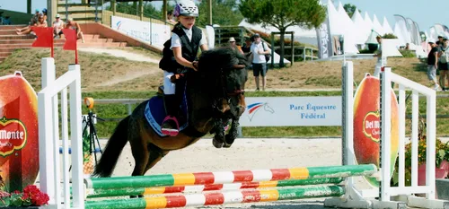 Jolimetz - Mathilde, 7 ans, la plus jeune cavalière des...