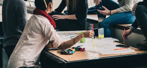 Travail dominical : votre avis sur la question avant un débat qui...