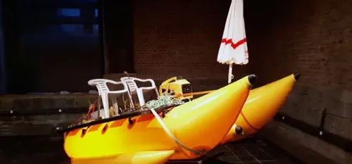 Expo : une grosse bouée-banane sur la Sambre