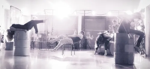"Une place pour deux", un spectacle mêlant danse, percussions et...